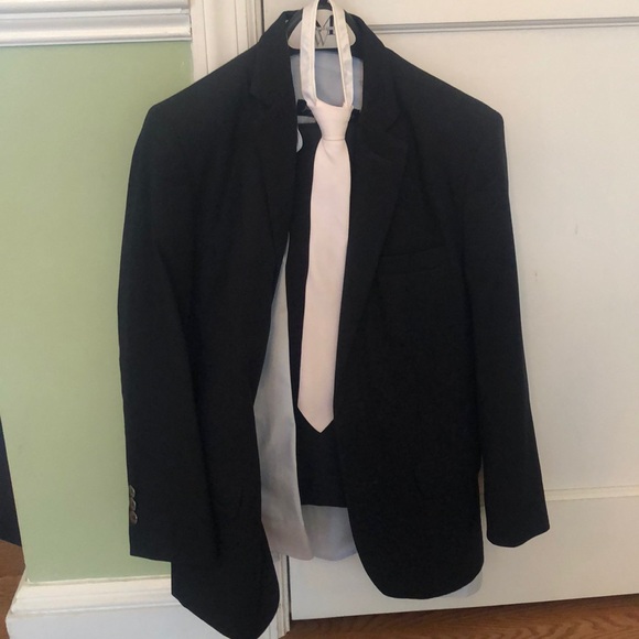 Boys blue suit with blue button down shirt and tie - Picture 1 of 1